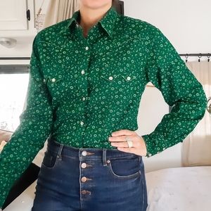 Western Green 𝙥𝙚𝙖𝙧𝙡 𝙨𝙣𝙖𝙥 𝙨𝙝𝙞𝙧𝙩. 🌵